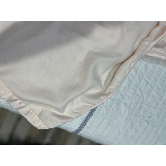 Vintage Barbizon Pink Satin Wrap Robe With Embroidered Floral Detail & Scalloped - Picture 14 of 16